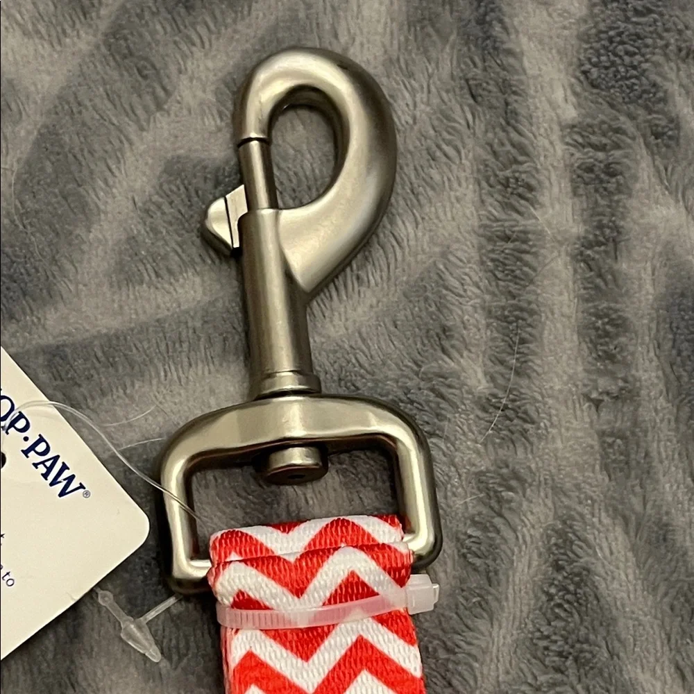 Top Paw Dog Collar size L & Matching 4’ Leash in Red & White Chevron Pattern NWT